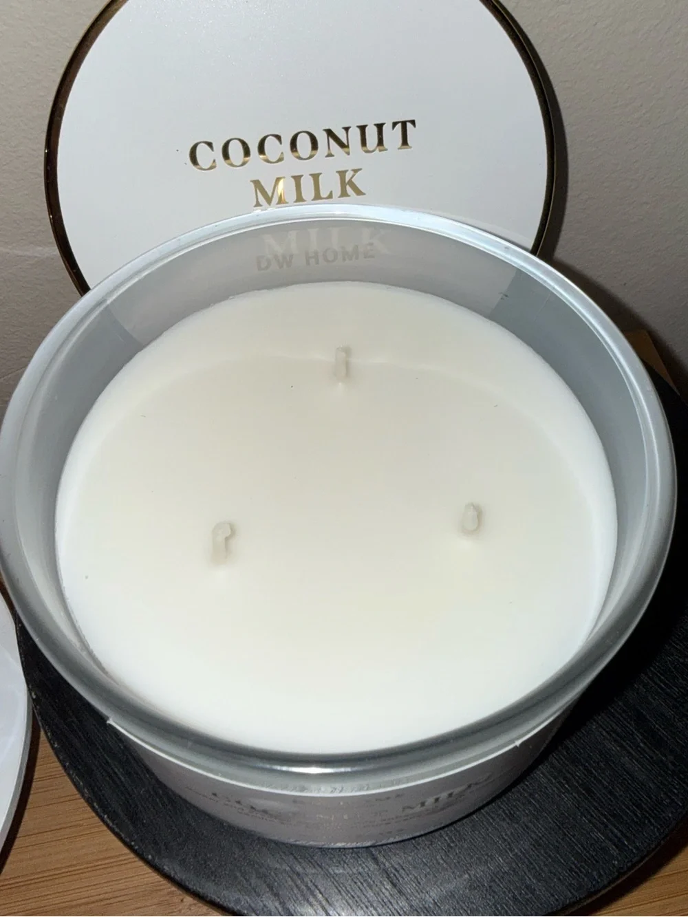 DW HOME COCONUT MILK Scented Candle